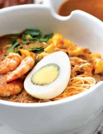 Mee Siam (Rice Vermicelli in Spicy Gravy)